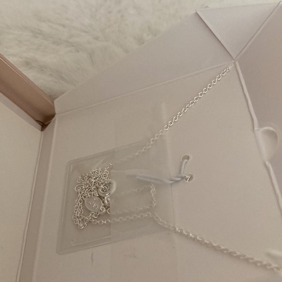 Disney Minnie Mouse Necklace - Picture 4 of 9